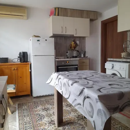 Apartman 007 с градинка