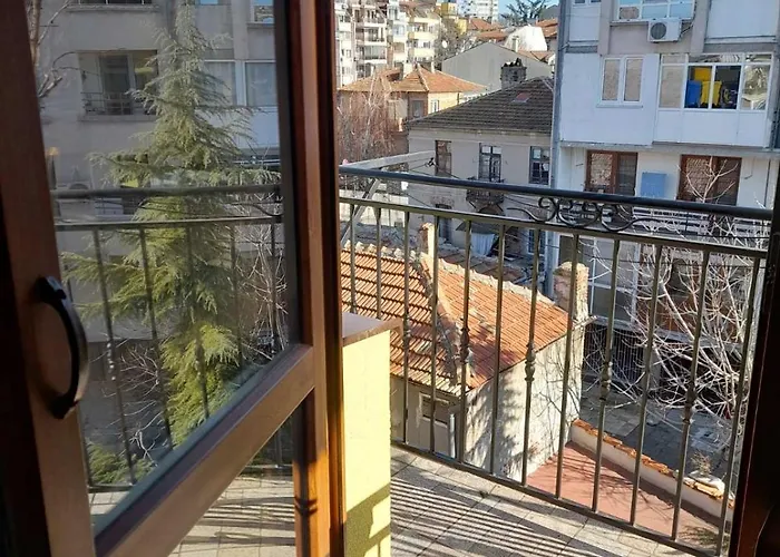 Apartamento 007 с градинка *