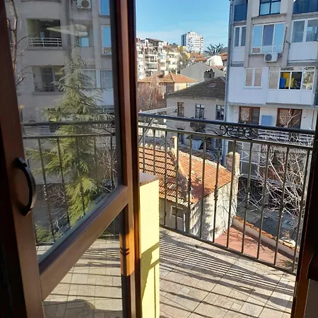 Апартамент 007 с градинка *