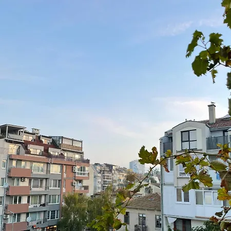 007 с градинка Apartament Burgas